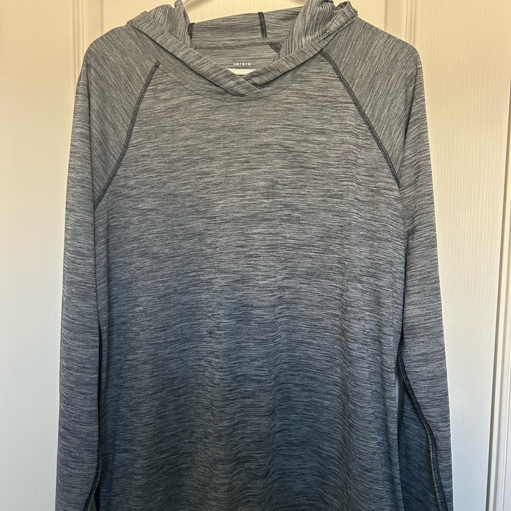 Under Armour Lightweight Hooded Long Sleeve Top